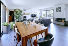 Detached Villa in an Oasis of Calm with Pool Detached Villa in an Oasis of Calm with Pool