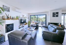 Detached Villa in an Oasis of Calm with Pool Detached Villa in an Oasis of Calm with Pool