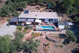 Detached Villa in an Oasis of Calm with Pool Detached Villa in an Oasis of Calm with Pool