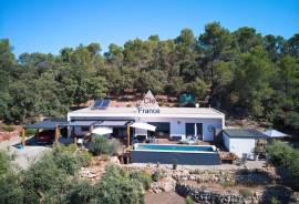 Detached Villa in an Oasis of Calm with Pool Detached Villa in an Oasis of Calm with Pool