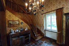 Detached Country House with Terrace and Large Garden