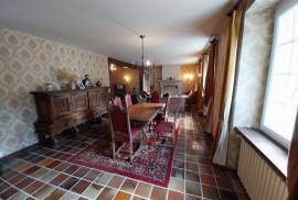 Detached Country House with Terrace and Large Garden