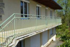 Detached Country House with Terrace and Large Garden