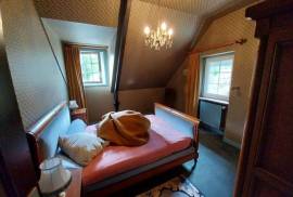 Detached Country House with Terrace and Large Garden