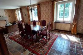 Detached Country House with Terrace and Large Garden