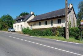 Detached Country House with Terrace and Large Garden