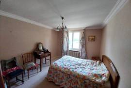 Detached Country House with Terrace and Large Garden