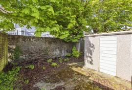 3 bedroom, Semi-detached house for sale