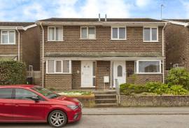 3 bedroom, Semi-detached house for sale