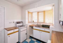 3 bedroom, Semi-detached house for sale