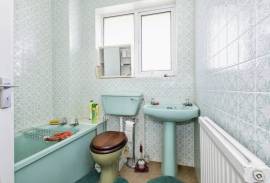 3 bedroom, Semi-detached house for sale