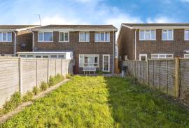 3 bedroom, Semi-detached house for sale