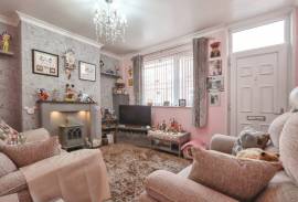2 bedroom, End of terrace house for sale