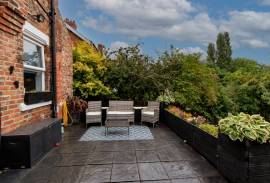 3 bedroom, Semi-detached house for sale
