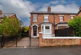 3 bedroom, Semi-detached house for sale