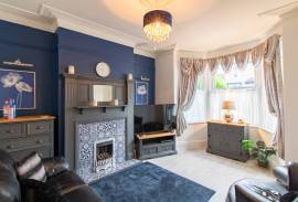 3 bedroom, Semi-detached house for sale