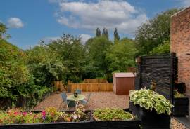 3 bedroom, Semi-detached house for sale