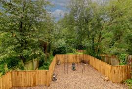3 bedroom, Semi-detached house for sale