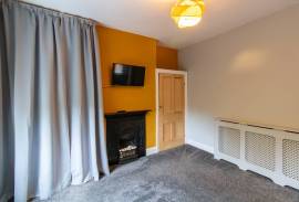 3 bedroom, Semi-detached house for sale