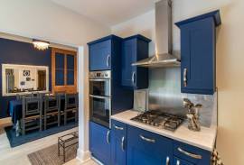 3 bedroom, Semi-detached house for sale