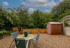 3 bedroom, Semi-detached house for sale