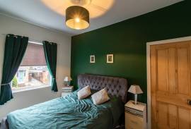 3 bedroom, Semi-detached house for sale