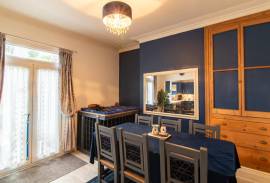 3 bedroom, Semi-detached house for sale