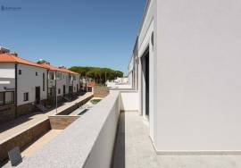 Modern 3-Bedroom Home with Private Pool, 5 Minutes from the Beaches of Olhos de Água