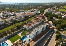 Modern 3-Bedroom Home with Private Pool, 5 Minutes from the Beaches of Olhos de Água