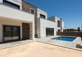 Modern 3-Bedroom Villa with Private Pool, 5 Minutes from the Beaches of Olhos de Água.