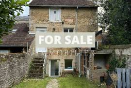 Pretty Town House with Nice Garden