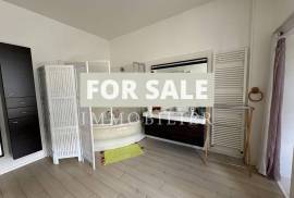 Pretty Town House with Nice Garden