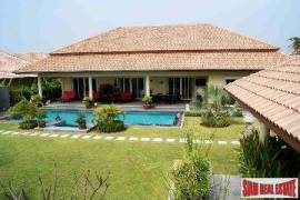 Highly Quality Pool Villas Set in Scenic Location a Few Minutes Drive from Golf Courses and Hua Hin Town Centre Highly Quality Pool Villas Set in Scenic Location a Few Minutes Drive from Golf Courses and Hua Hin Town Centre