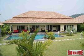 Highly Quality Pool Villas Set in Scenic Location a Few Minutes Drive from Golf Courses and Hua Hin Town Centre Highly Quality Pool Villas Set in Scenic Location a Few Minutes Drive from Golf Courses and Hua Hin Town Centre