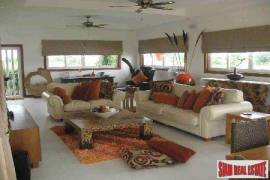 Highly Quality Pool Villas Set in Scenic Location a Few Minutes Drive from Golf Courses and Hua Hin Town Centre Highly Quality Pool Villas Set in Scenic Location a Few Minutes Drive from Golf Courses and Hua Hin Town Centre