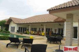 Highly Quality Pool Villas Set in Scenic Location a Few Minutes Drive from Golf Courses and Hua Hin Town Centre Highly Quality Pool Villas Set in Scenic Location a Few Minutes Drive from Golf Courses and Hua Hin Town Centre