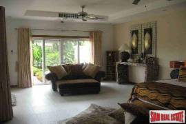 Highly Quality Pool Villas Set in Scenic Location a Few Minutes Drive from Golf Courses and Hua Hin Town Centre Highly Quality Pool Villas Set in Scenic Location a Few Minutes Drive from Golf Courses and Hua Hin Town Centre
