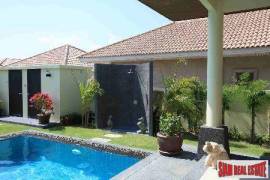 Highly Quality Pool Villas Set in Scenic Location a Few Minutes Drive from Golf Courses and Hua Hin Town Centre Highly Quality Pool Villas Set in Scenic Location a Few Minutes Drive from Golf Courses and Hua Hin Town Centre