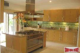 Highly Quality Pool Villas Set in Scenic Location a Few Minutes Drive from Golf Courses and Hua Hin Town Centre Highly Quality Pool Villas Set in Scenic Location a Few Minutes Drive from Golf Courses and Hua Hin Town Centre