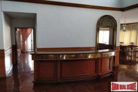 Le Premier 1 - Large Penthouse Condo at Sukhumvit 23, Bangkok