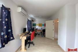 The Connect 35 - Large Two Bedroom Bright & Comfortable Townhouse for Sale in Phatthanakan