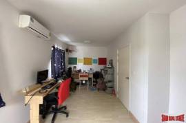 The Connect 35 - Large Two Bedroom Bright & Comfortable Townhouse for Sale in Phatthanakan
