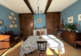 Elegant Manor House with Renovated Outbuilding - Ideal for Seminars, Yoga Retreats, or Luxury Guest House
