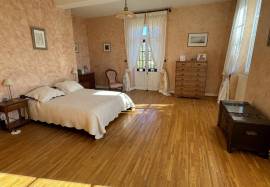 Elegant Manor House with Renovated Outbuilding - Ideal for Seminars, Yoga Retreats, or Luxury Guest House