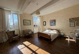 Elegant Manor House with Renovated Outbuilding - Ideal for Seminars, Yoga Retreats, or Luxury Guest House