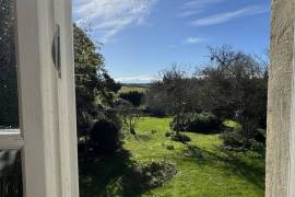 Elegant Manor House with Renovated Outbuilding - Ideal for Seminars, Yoga Retreats, or Luxury Guest House