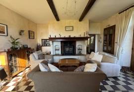Elegant Manor House with Renovated Outbuilding - Ideal for Seminars, Yoga Retreats, or Luxury Guest House