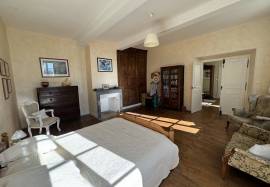 Elegant Manor House with Renovated Outbuilding - Ideal for Seminars, Yoga Retreats, or Luxury Guest House