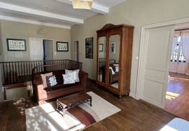 Elegant Manor House with Renovated Outbuilding - Ideal for Seminars, Yoga Retreats, or Luxury Guest House