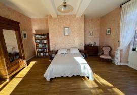 Elegant Manor House with Renovated Outbuilding - Ideal for Seminars, Yoga Retreats, or Luxury Guest House